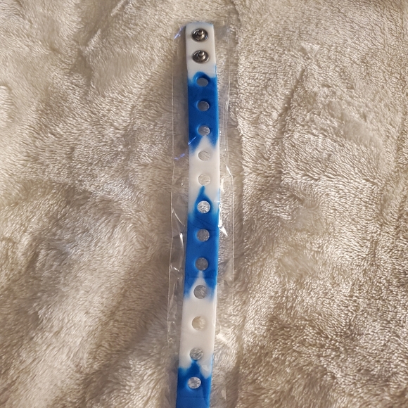 Interchangeable charm bracelets. - Picture 2 of 3